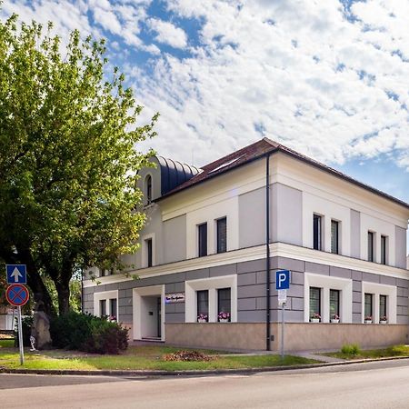Corso Lux Apartman Gyula Eksteriør billede