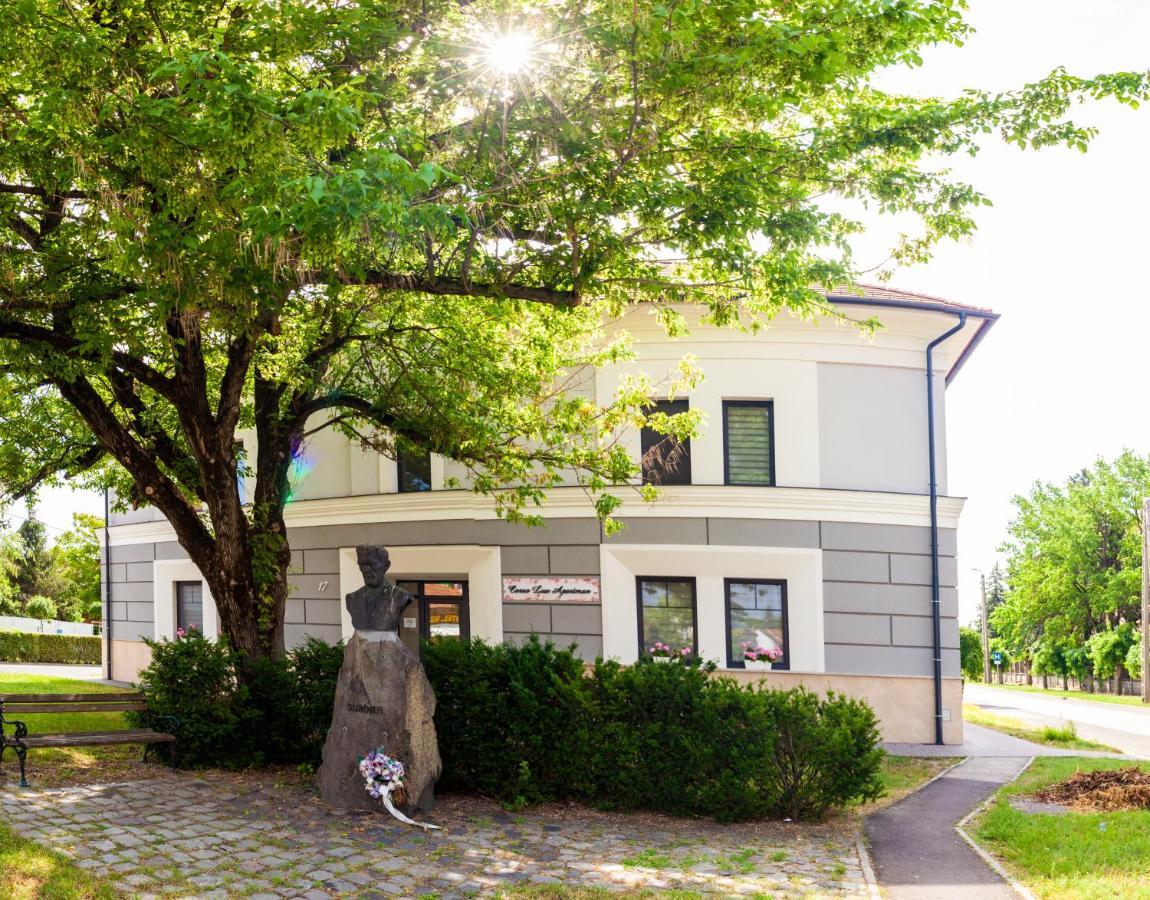 Corso Lux Apartman Gyula Eksteriør billede