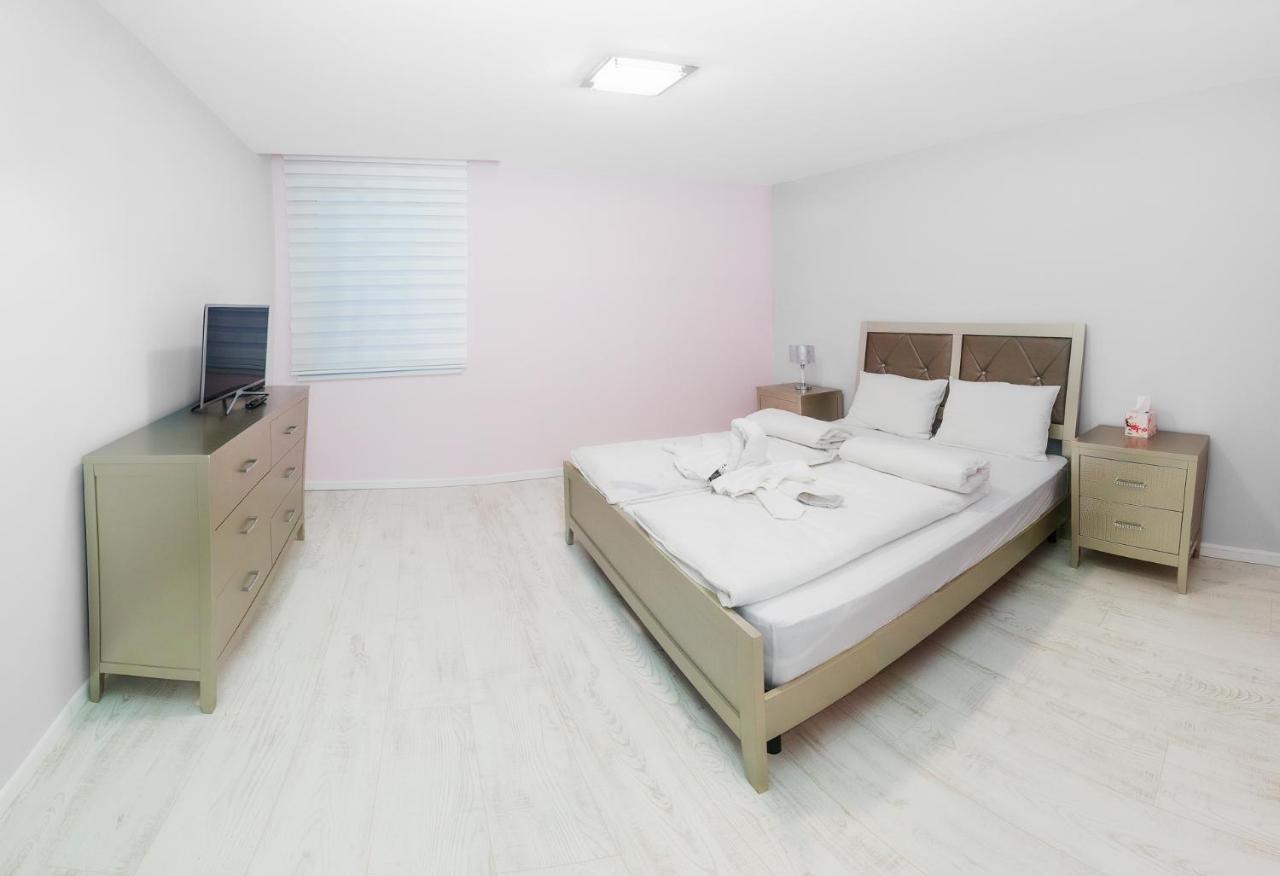 Corso Lux Apartman Gyula Eksteriør billede