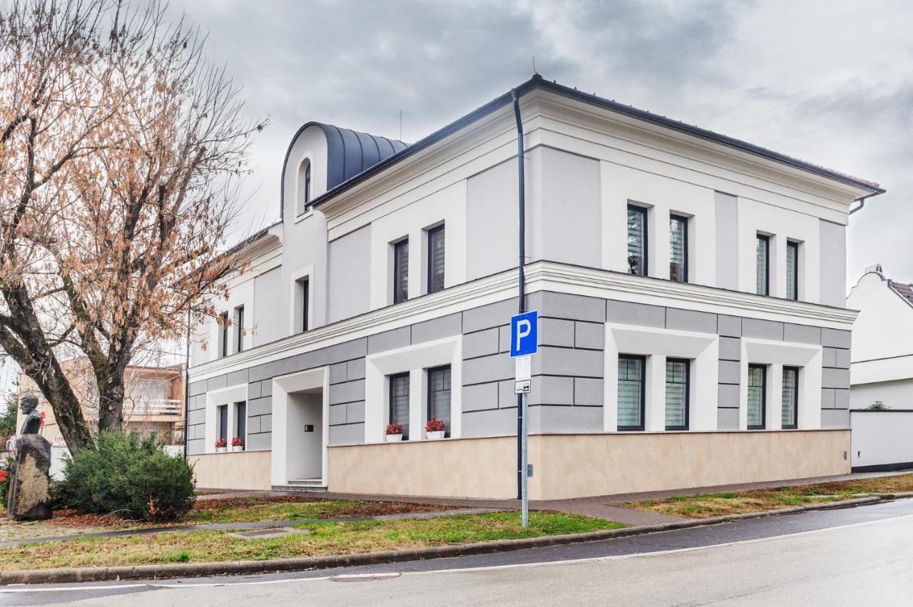 Corso Lux Apartman Gyula Eksteriør billede